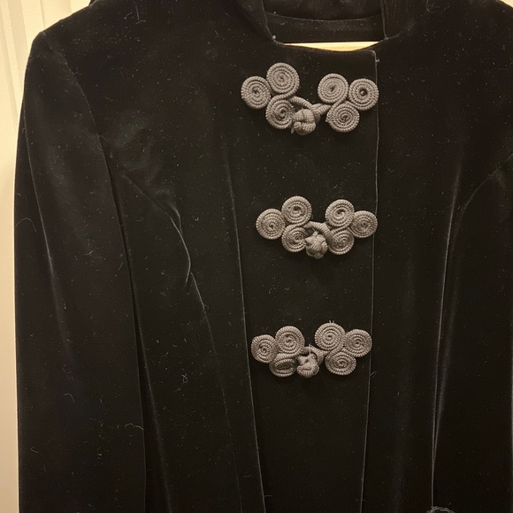 Vintage 1960s 60s Black Velvet Opera Coat Snap Closures Decorative Frogs 36 bust - Picture 2 of 10